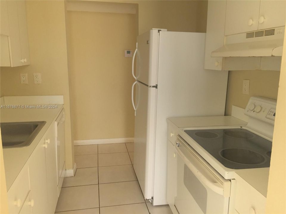 For Sale: $260,000 (2 beds, 2 baths, 1074 Square Feet)