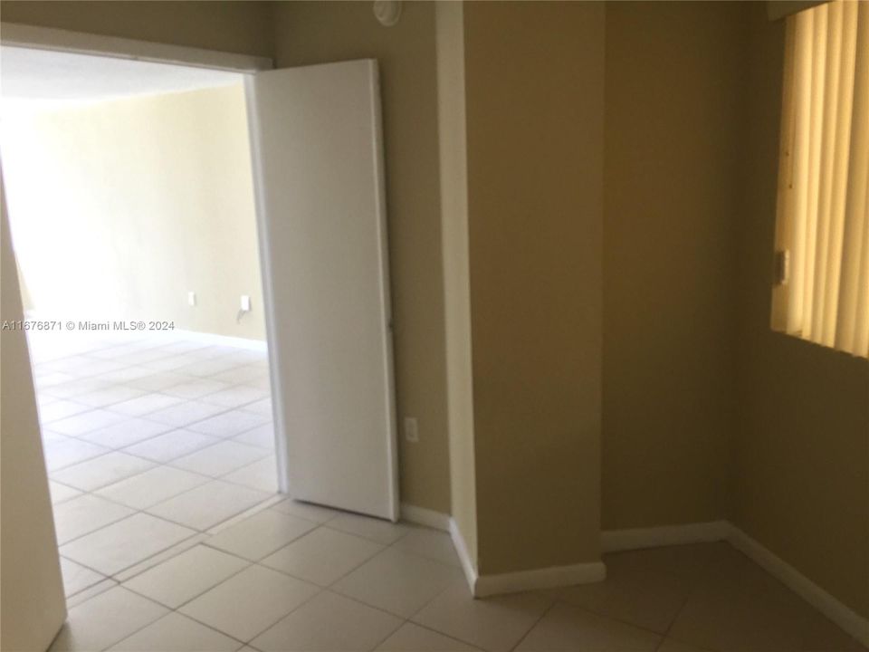 For Sale: $260,000 (2 beds, 2 baths, 1074 Square Feet)