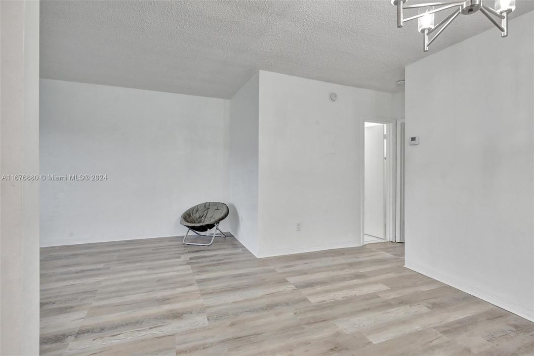 For Sale: $162,500 (1 beds, 1 baths, 715 Square Feet)