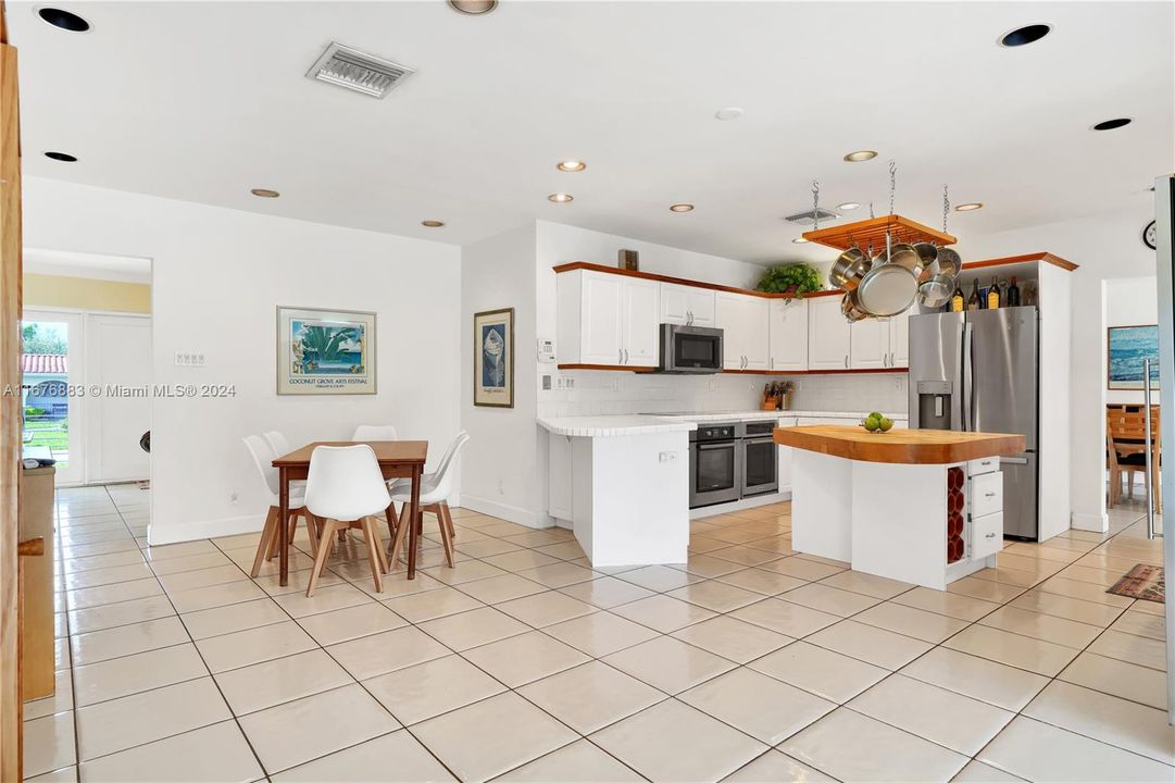 For Sale: $2,000,000 (4 beds, 4 baths, 4416 Square Feet)