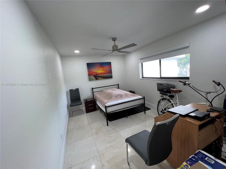 For Sale: $424,900 (2 beds, 2 baths, 1300 Square Feet)