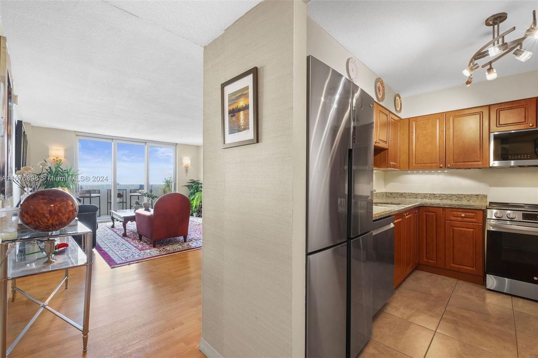 For Sale: $580,000 (1 beds, 1 baths, 950 Square Feet)