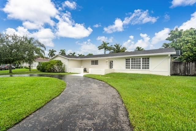 For Sale: $1,160,000 (3 beds, 2 baths, 2212 Square Feet)