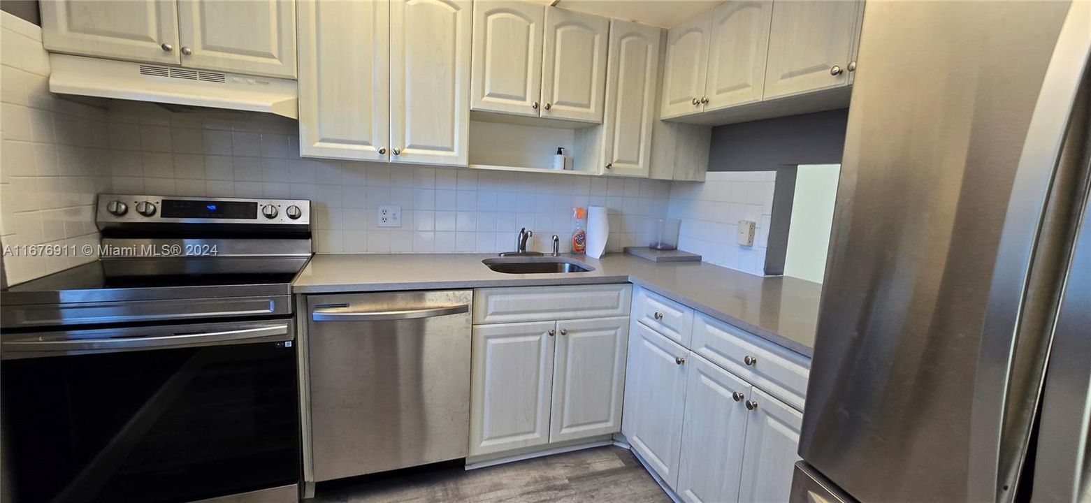 For Sale: $143,400 (2 beds, 2 baths, 930 Square Feet)