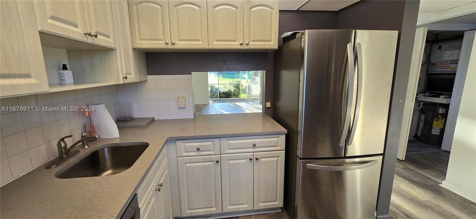 For Sale: $143,400 (2 beds, 2 baths, 930 Square Feet)