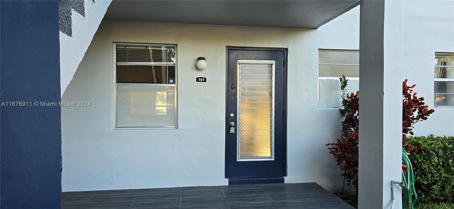 For Sale: $143,400 (2 beds, 2 baths, 930 Square Feet)