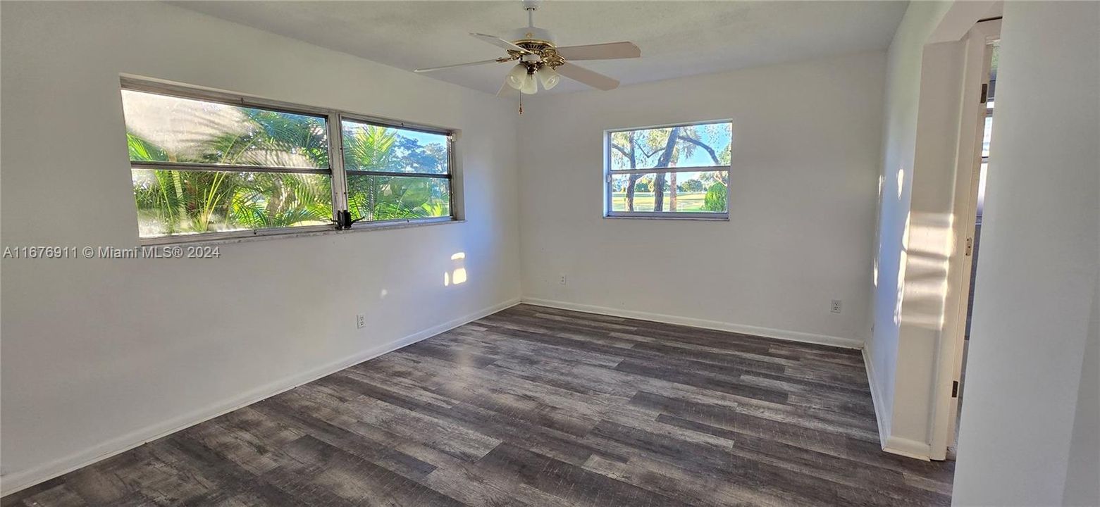 For Sale: $143,400 (2 beds, 2 baths, 930 Square Feet)