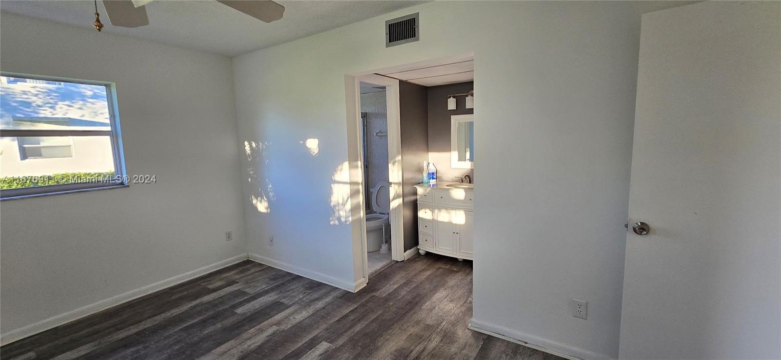 For Sale: $143,400 (2 beds, 2 baths, 930 Square Feet)