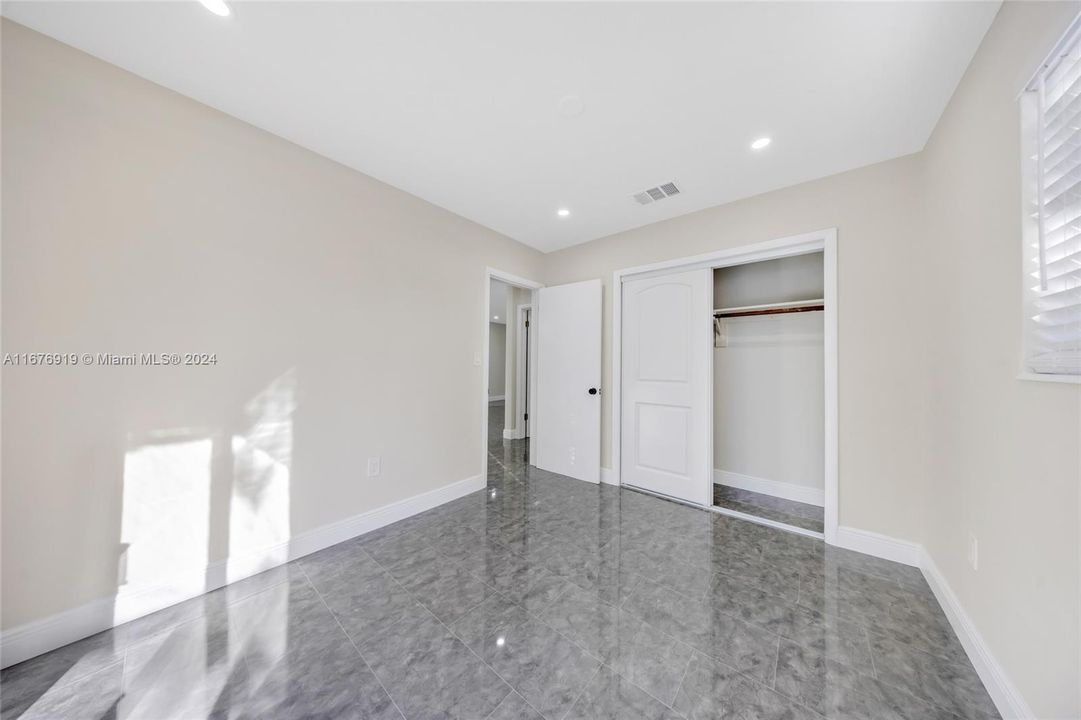 For Sale: $530,000 (2 beds, 2 baths, 1037 Square Feet)