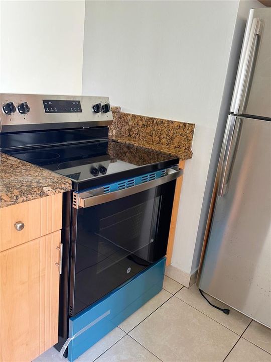 For Sale: $269,000 (2 beds, 1 baths, 707 Square Feet)