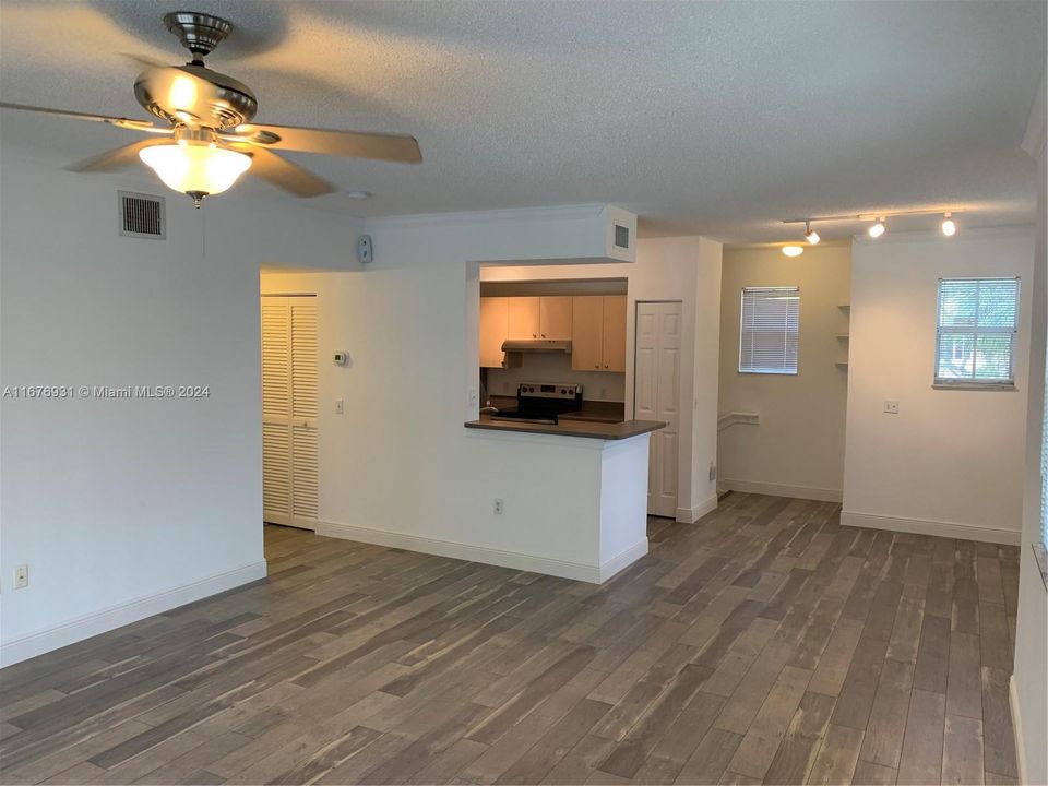 For Rent: $2,600 (2 beds, 2 baths, 1205 Square Feet)