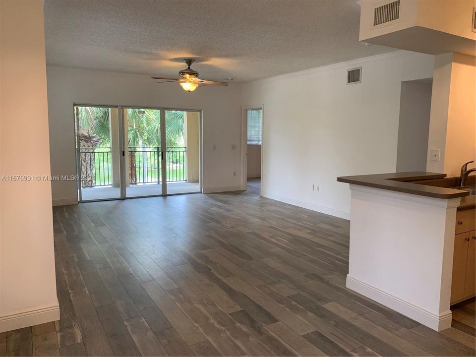 For Rent: $2,600 (2 beds, 2 baths, 1205 Square Feet)