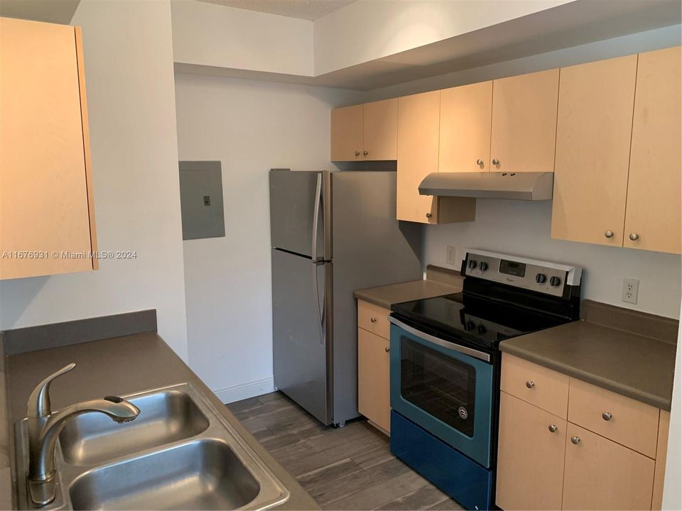 For Rent: $2,600 (2 beds, 2 baths, 1205 Square Feet)