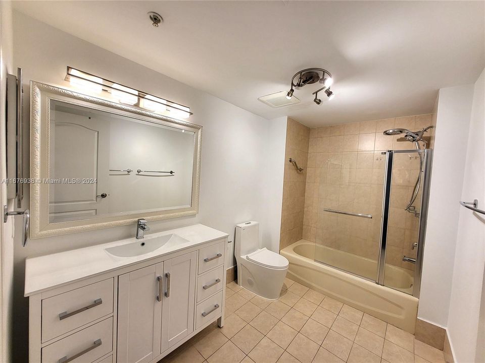 For Rent: $4,565 (2 beds, 2 baths, 1120 Square Feet)