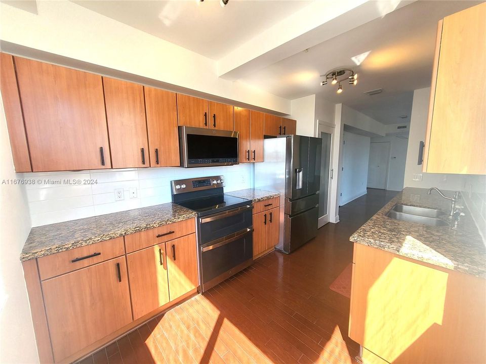 For Rent: $4,565 (2 beds, 2 baths, 1120 Square Feet)