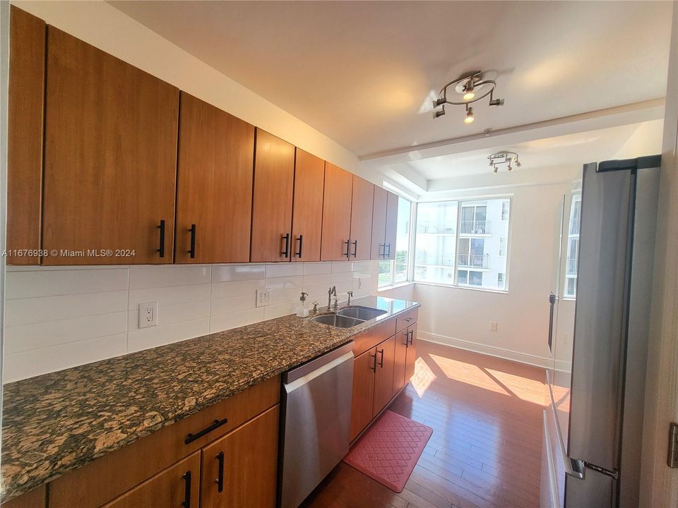 For Rent: $4,565 (2 beds, 2 baths, 1120 Square Feet)