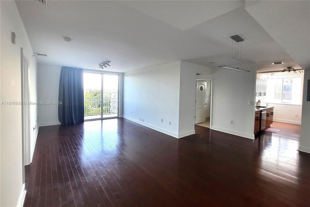 For Rent: $4,565 (2 beds, 2 baths, 1120 Square Feet)