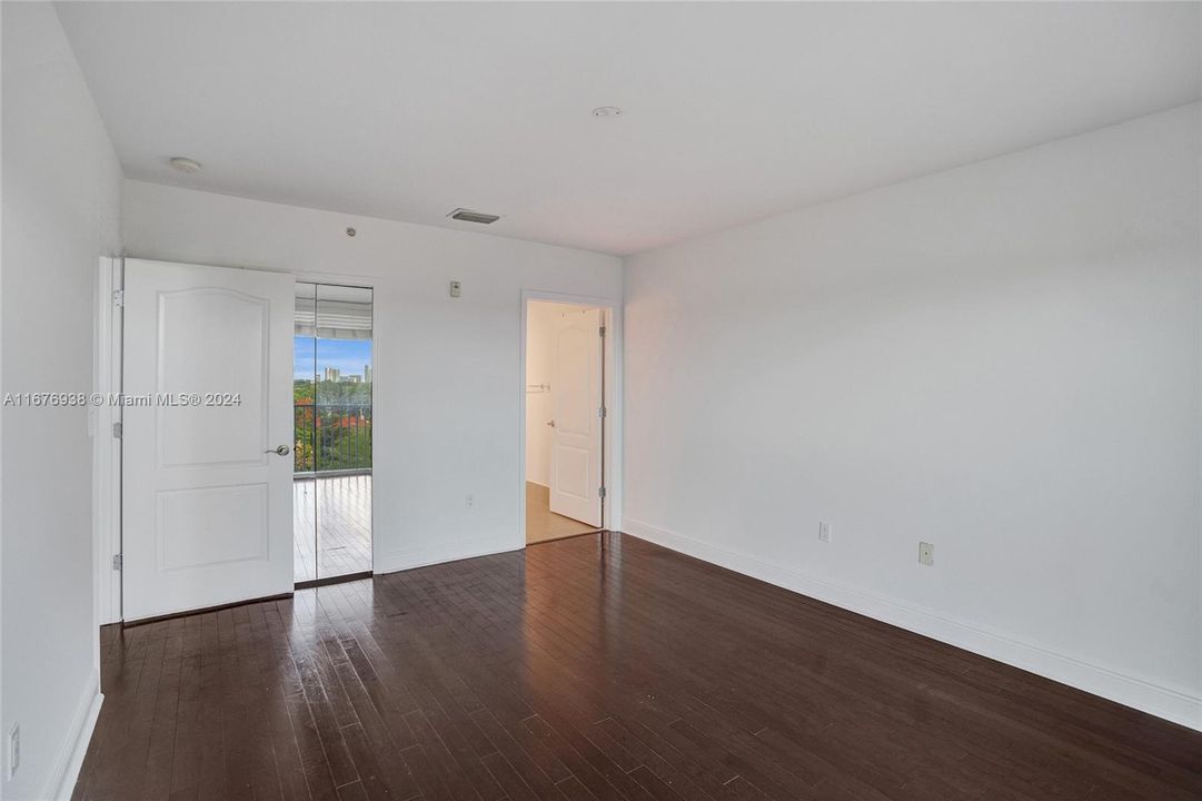 For Rent: $4,565 (2 beds, 2 baths, 1120 Square Feet)