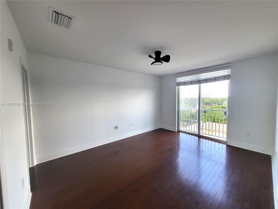 For Rent: $4,565 (2 beds, 2 baths, 1120 Square Feet)