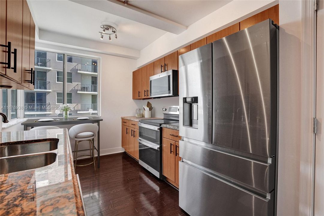 For Rent: $4,565 (2 beds, 2 baths, 1120 Square Feet)