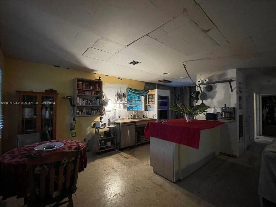 For Sale: $449,000 (3 beds, 1 baths, 1331 Square Feet)