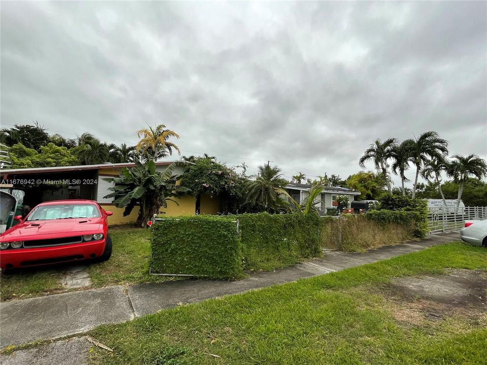 For Sale: $449,000 (3 beds, 1 baths, 1331 Square Feet)