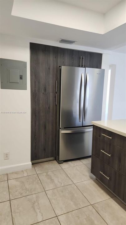 For Rent: $1,900 (1 beds, 1 baths, 668 Square Feet)