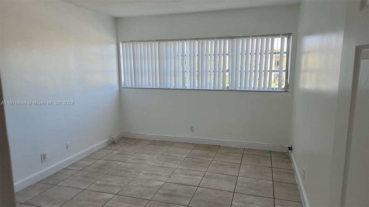 For Rent: $1,900 (1 beds, 1 baths, 668 Square Feet)