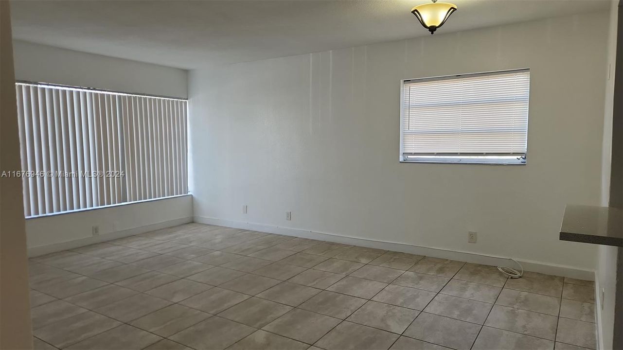 For Rent: $1,900 (1 beds, 1 baths, 668 Square Feet)