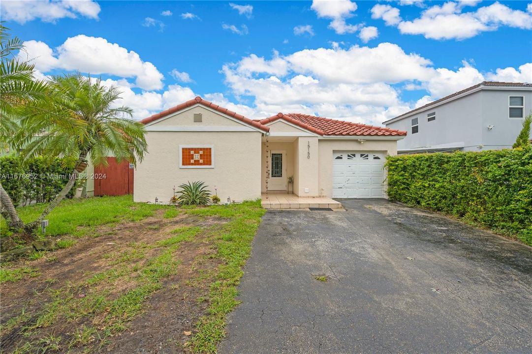 For Sale: $550,000 (3 beds, 2 baths, 1181 Square Feet)