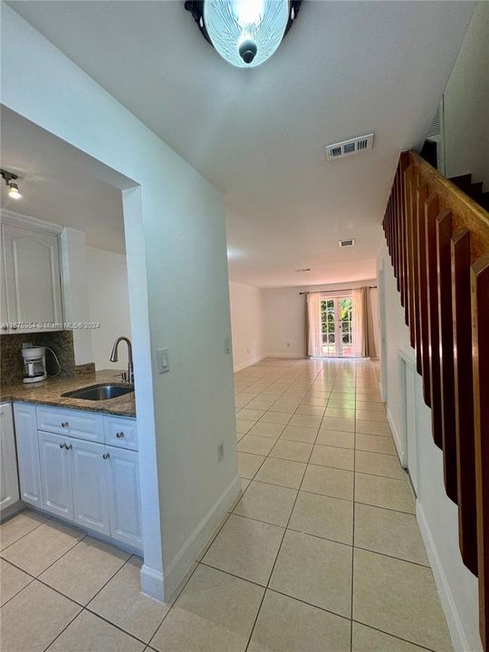 For Rent: $2,700 (2 beds, 2 baths, 1076 Square Feet)