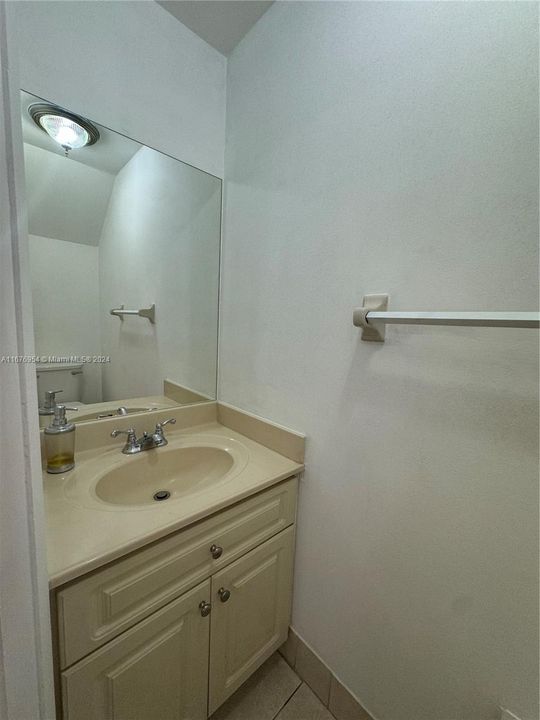 For Rent: $2,700 (2 beds, 2 baths, 1076 Square Feet)