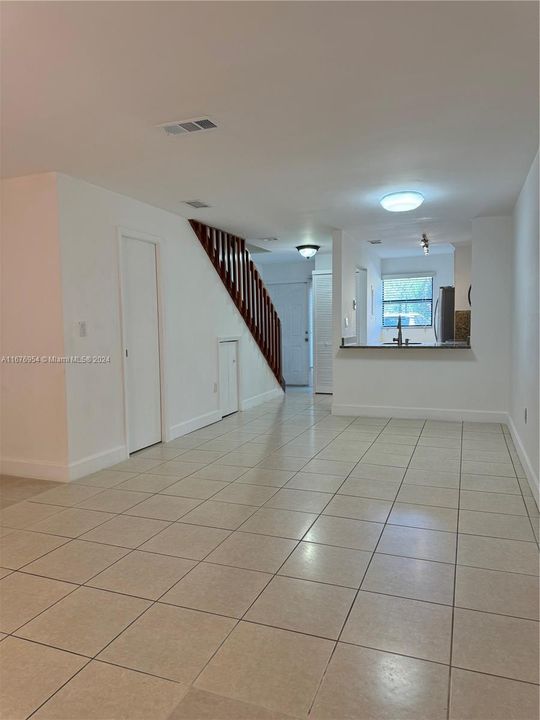 For Rent: $2,700 (2 beds, 2 baths, 1076 Square Feet)