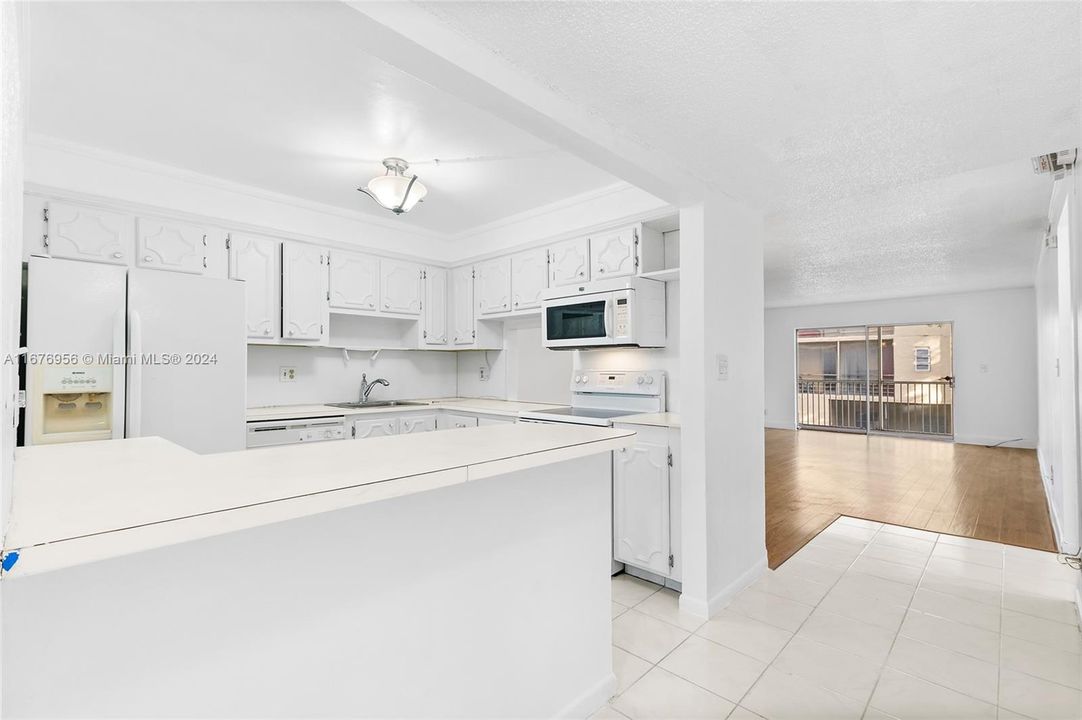 For Sale: $229,990 (2 beds, 2 baths, 1179 Square Feet)