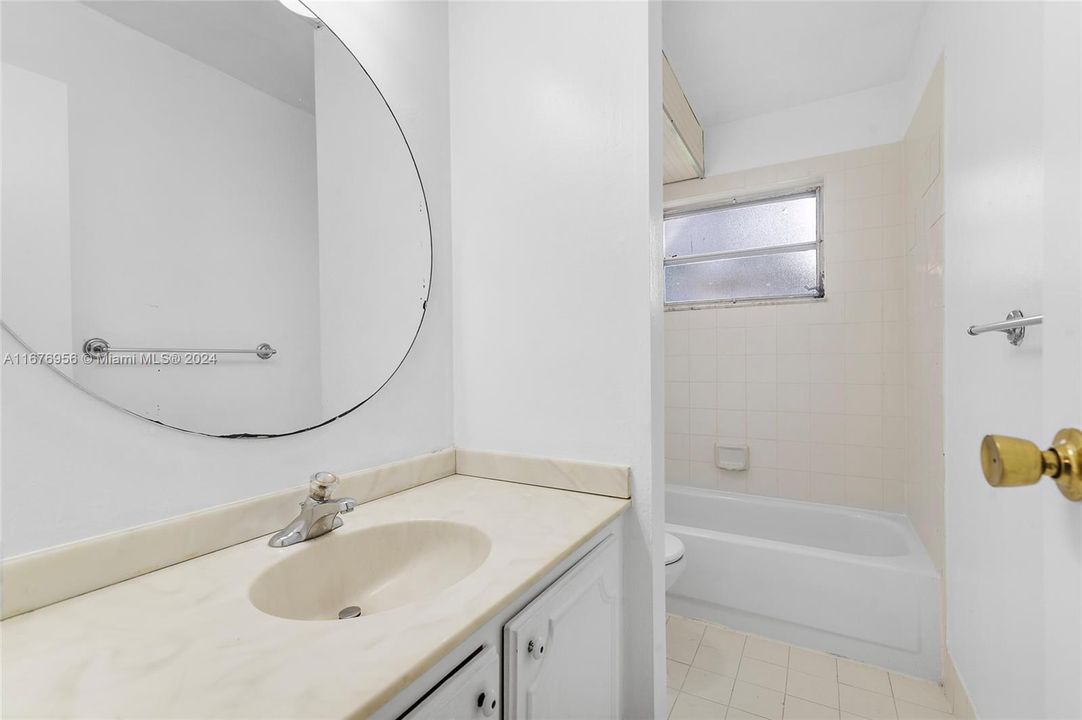 For Sale: $229,990 (2 beds, 2 baths, 1179 Square Feet)