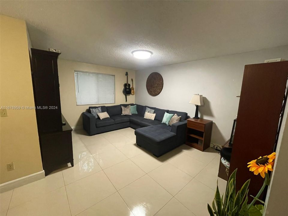 En Venta: $375,000 (3 camas, 2 baños, 1515 Pies cuadrados)