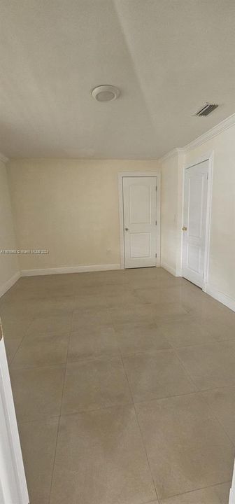 For Rent: $3,100 (2 beds, 1 baths, 2511 Square Feet)