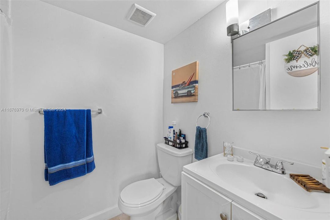 For Sale: $285,000 (2 beds, 2 baths, 798 Square Feet)