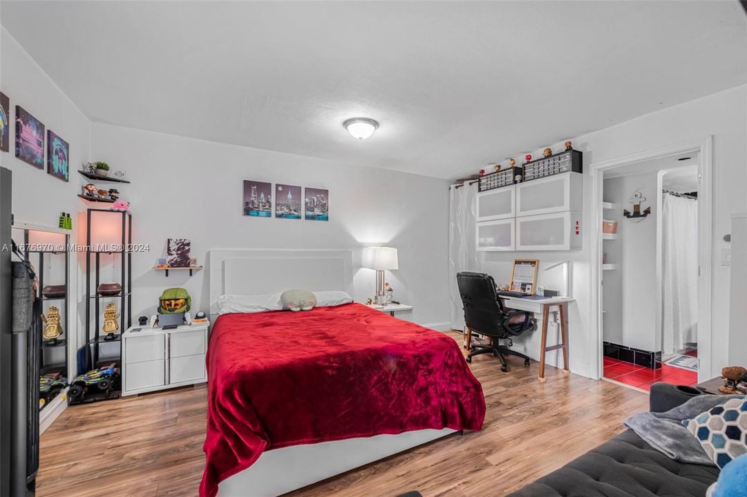 For Sale: $285,000 (2 beds, 2 baths, 798 Square Feet)