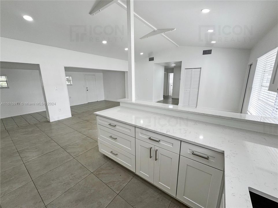 For Rent: $3,195 (4 beds, 2 baths, 1652 Square Feet)