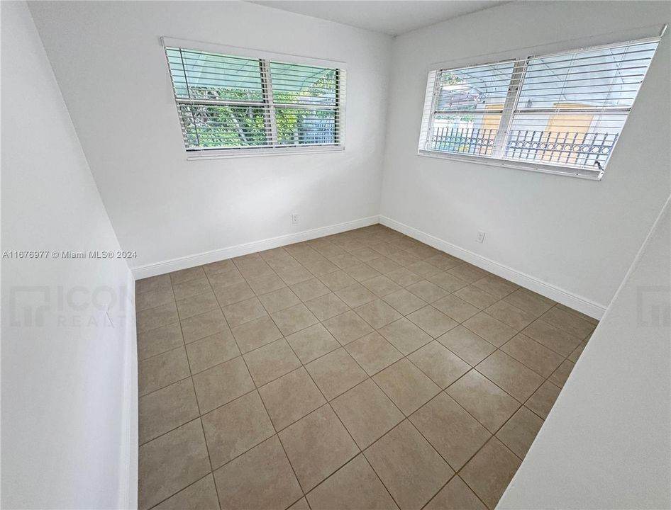 For Rent: $3,195 (4 beds, 2 baths, 1652 Square Feet)