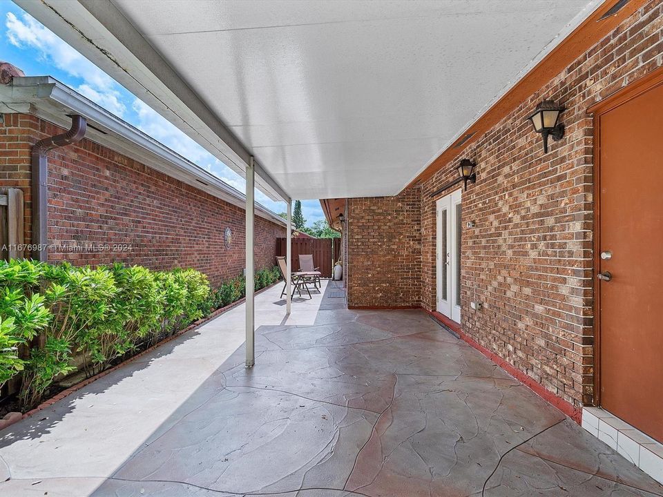 Active With Contract: $3,950 (3 beds, 2 baths, 1770 Square Feet)