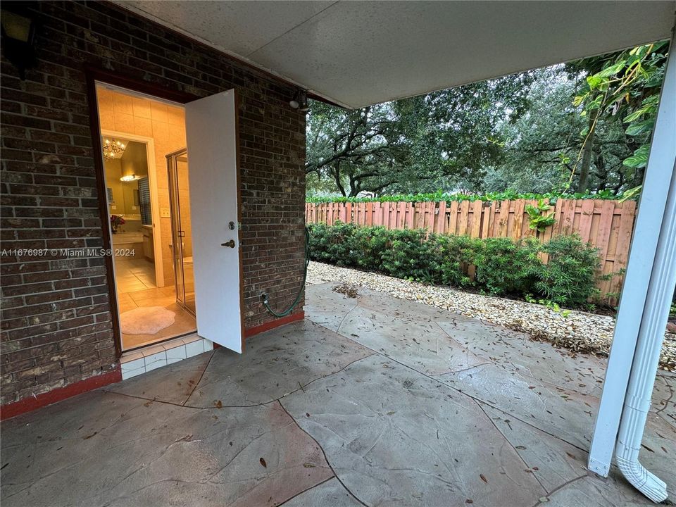 Active With Contract: $3,950 (3 beds, 2 baths, 1770 Square Feet)