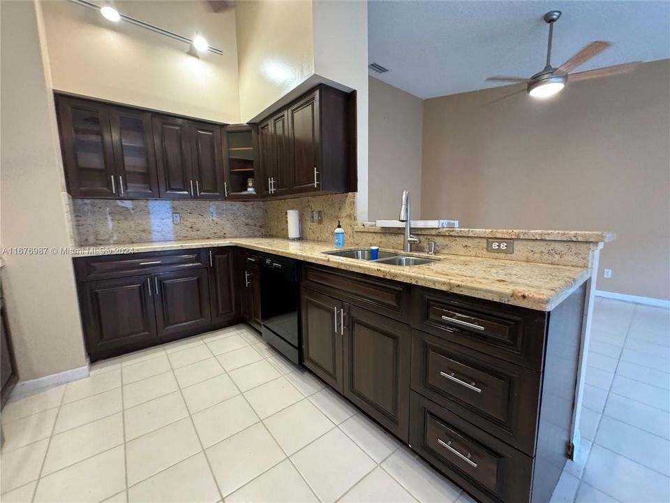 Active With Contract: $3,950 (3 beds, 2 baths, 1770 Square Feet)