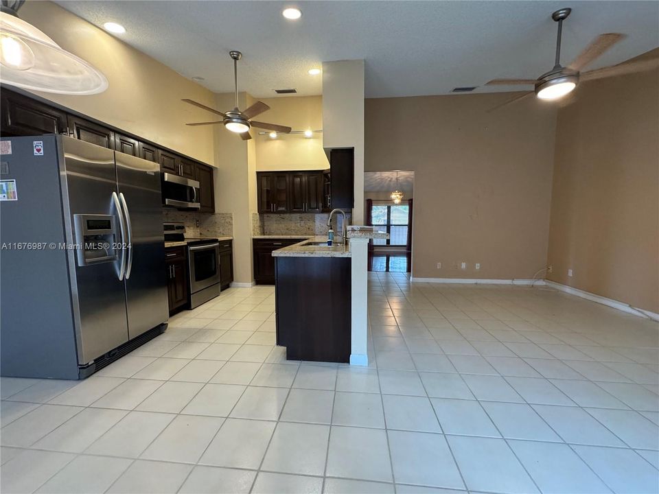 Active With Contract: $3,950 (3 beds, 2 baths, 1770 Square Feet)