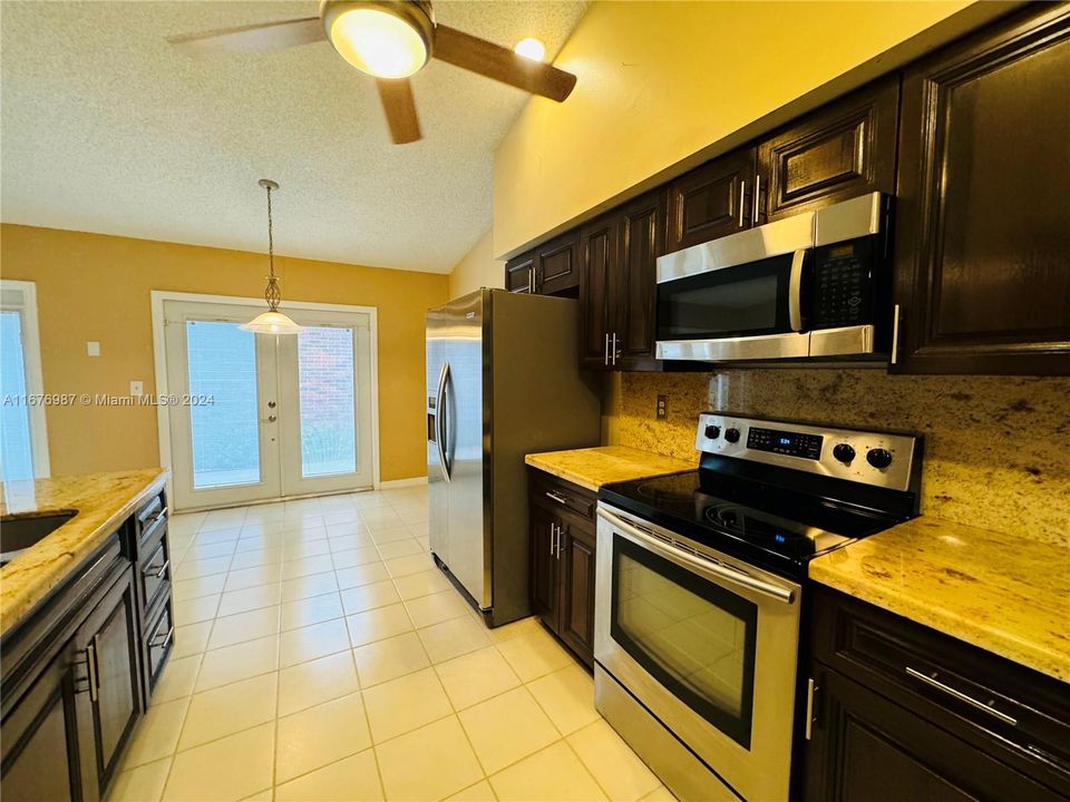 Active With Contract: $3,950 (3 beds, 2 baths, 1770 Square Feet)