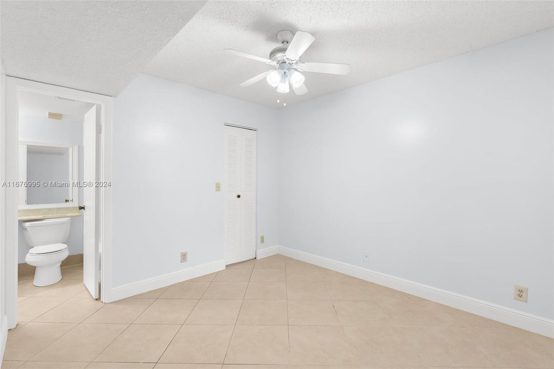 For Rent: $2,350 (2 beds, 2 baths, 850 Square Feet)