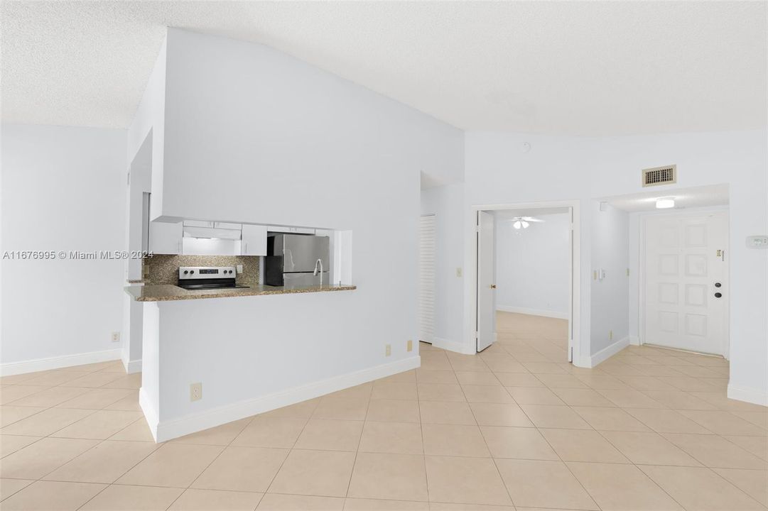 For Rent: $2,350 (2 beds, 2 baths, 850 Square Feet)