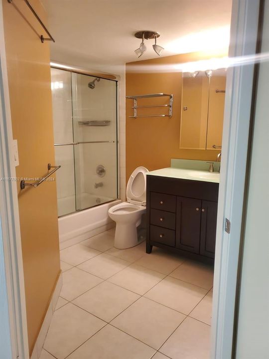 Недавно арендовано: $2,450 (1 спален, 1 ванн, 750 Квадратных фут)