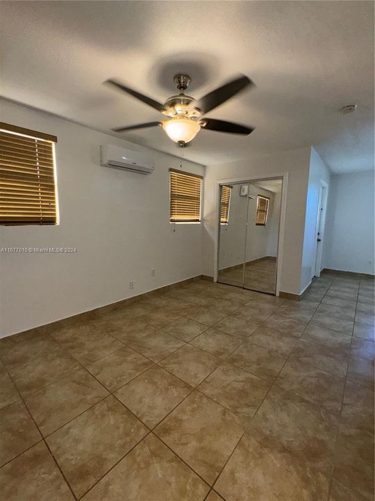 For Rent: $1,500 (1 beds, 1 baths, 560 Square Feet)